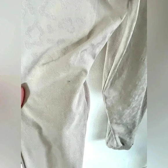 Athleta Brooklyn Textured Animal Print Joggers Size 14 - Picture 11 of 15